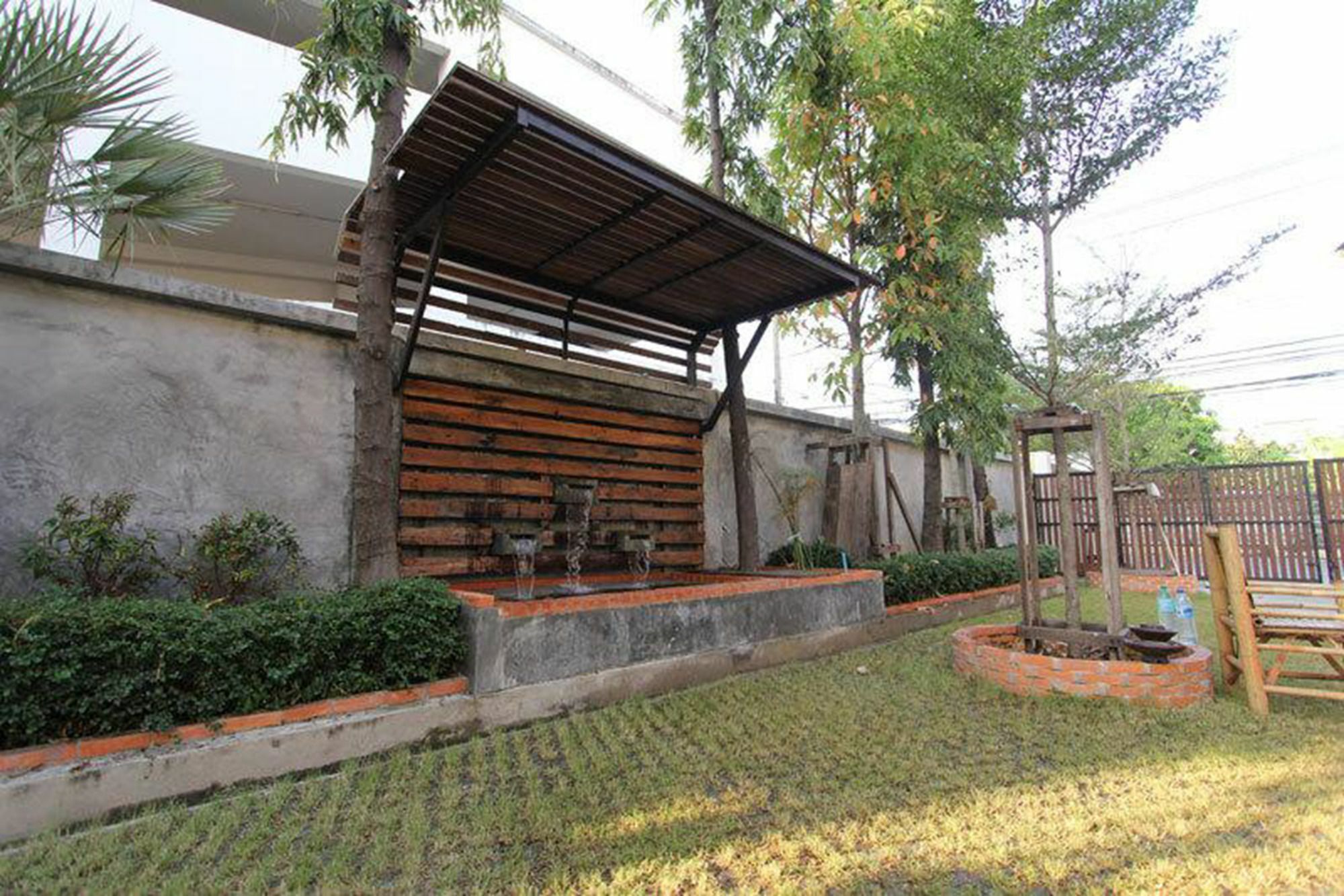 Hotel Leesort @ Onnuch Bangkok Exterior foto